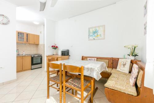 Apartments by the sea Rogoznica - 4313