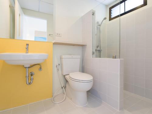 a bathroom with a toilet and a sink at HOP INN Nakhon Ratchasima in Nakhon Ratchasima