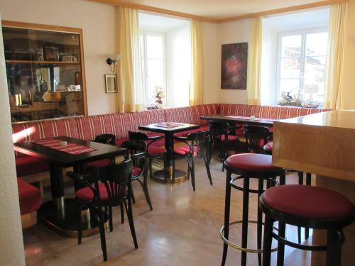 a restaurant with tables and chairs in a room at Austria Classic Hotel Heiligkreuz in Hall in Tirol