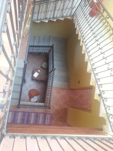 an overhead view of a staircase with a stair case at B&B La Viola in Castelvetro Piacentino