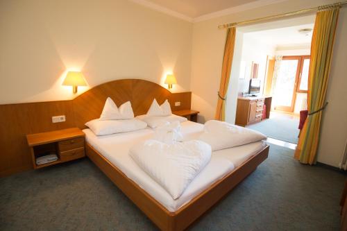 Llit o llits en una habitació de Seehotel Ressmann