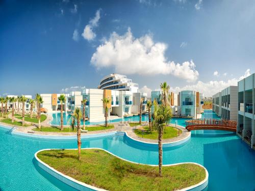 Bazén v ubytování Aquasis De Luxe Resort & SPA - Ultra All Inclusive nebo v jeho okolí