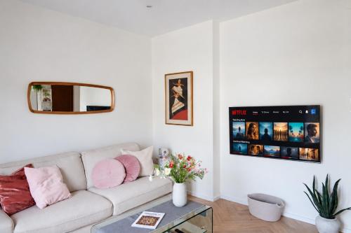 NEW Sub-penthouse Gem - Walk to Metro & Waterfront