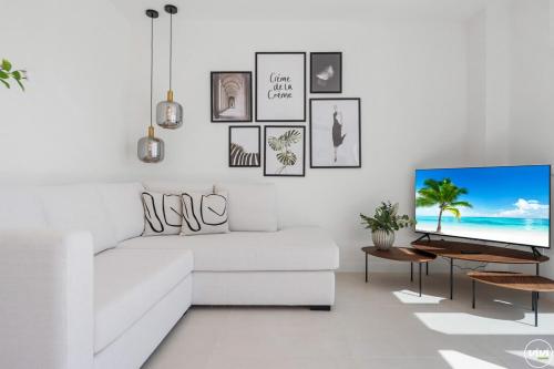 ViVi Homes - Gerrard, Terrace, Pool & Sea Vew