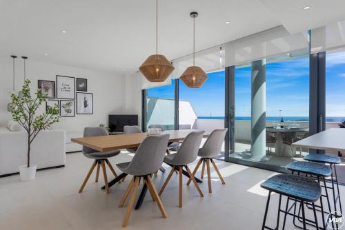 ViVi Homes - Gerrard, Terrace, Pool & Sea Vew