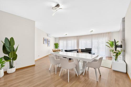 Luxurious Apartment Funchal - Casa Valentina - Rent2U, Lda