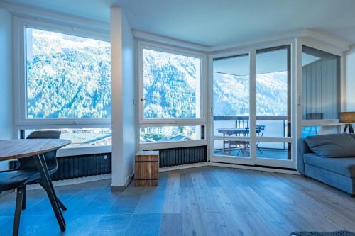 Studio center summer pool Mont-Blanc view