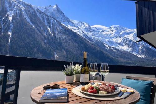 Studio center summer pool Mont-Blanc view