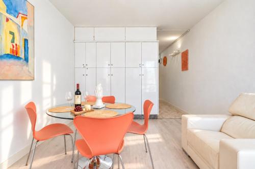 Alejandro Pool Terrace and Full Kitchen