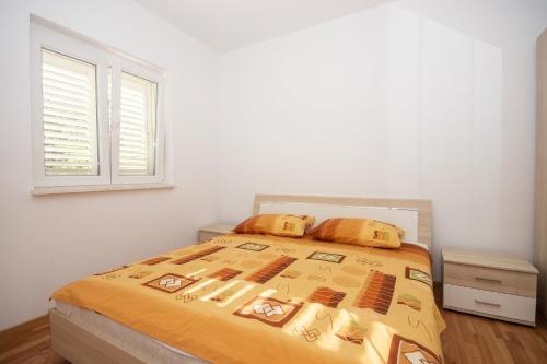 Spacious apartment in Žrnovo with shared pool 100 m²