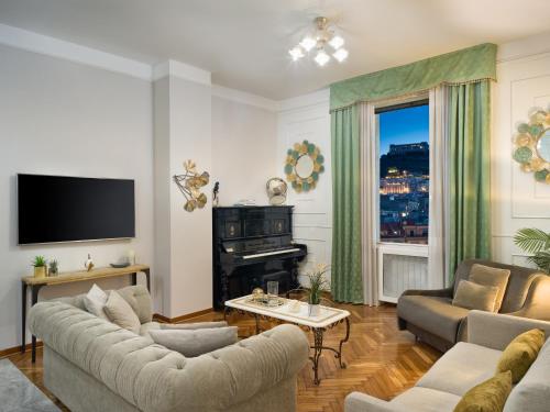 Piazza Carità- Vista Vesuvio- 4 camere -16 ospiti