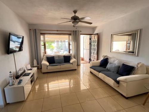 Casa Mo, 2 bedroom apartment close to the beach