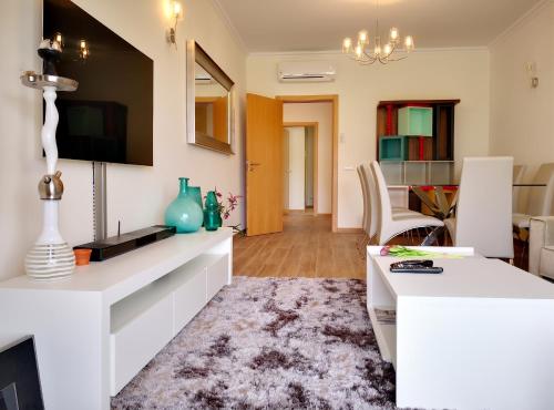 Spacious apartment in Albufeira with pool and terrace