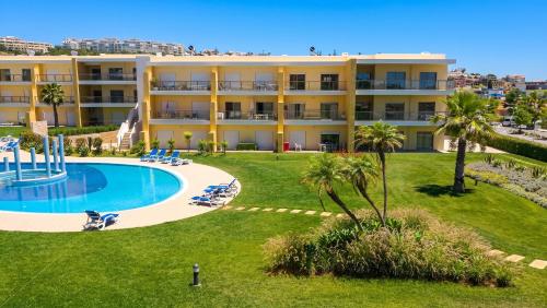 Spacious apartment in Albufeira with pool and terrace