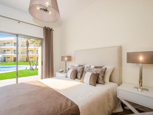 Spacious apartment in Albufeira with pool and terrace