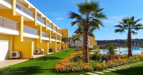 Spacious apartment in Albufeira with pool and terrace