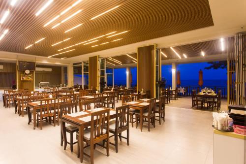 Chaweng Cove Beach Resort - SHA Extra Plus 레스토랑 또는 맛집