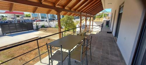 Melomeno home 1
