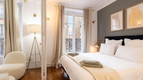 Cosy 1BR with Balcony Arc de Triomphe