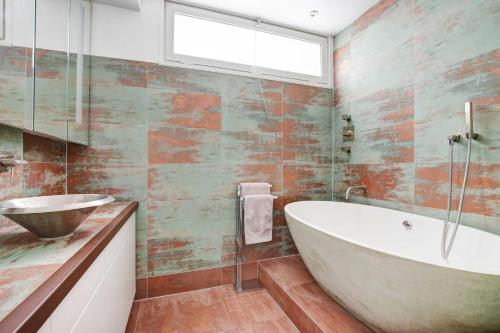 Exceptional 3BDR 6P apt - View of the Eiffel Tower
