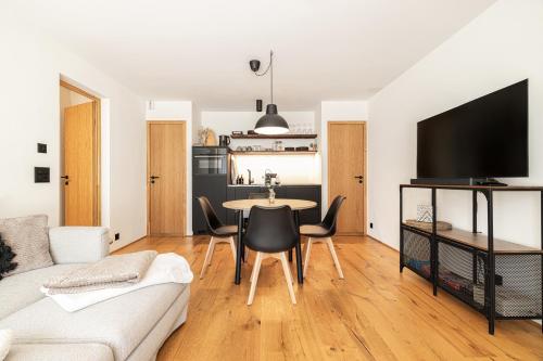 Dacasa Arosa mit Terrasse und Arosa SommerCard und Gratisparkplatz