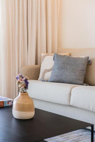 Aires Ornelas Gem, City Escape with Private Parking