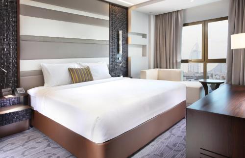 Metropolitan Hotel Dubai Image