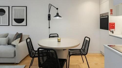 Stylish Flat with Balcony, In Central Porto