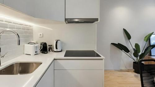 Stylish Flat with Balcony, In Central Porto