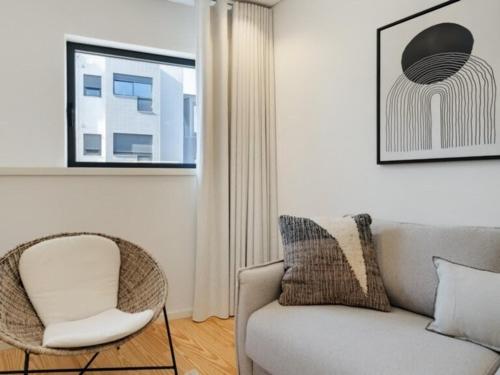 Stylish Flat with Balcony, In Central Porto