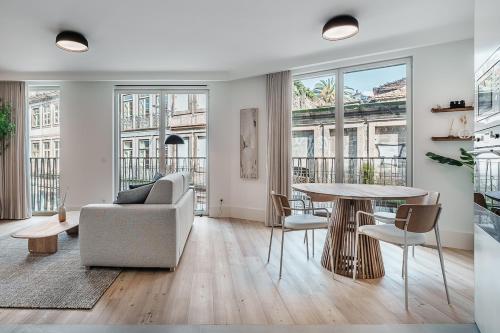 Stylish Retreat in Central Porto Stay with Parking