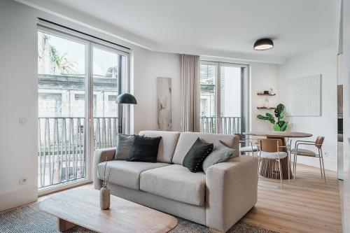 Stylish Retreat in Central Porto Stay with Parking