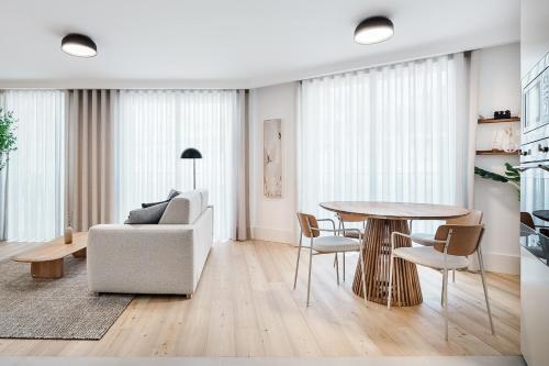 Stylish Retreat in Central Porto Stay with Parking