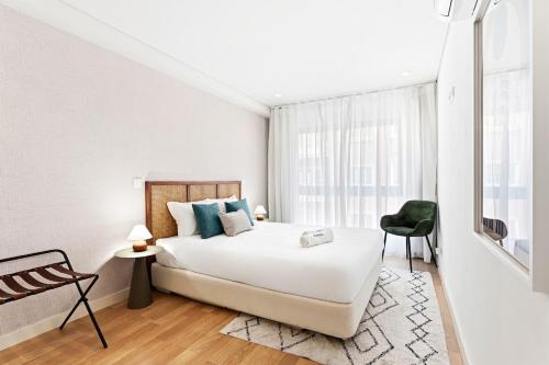 Urban Paradise, Sleek Central Porto Flat