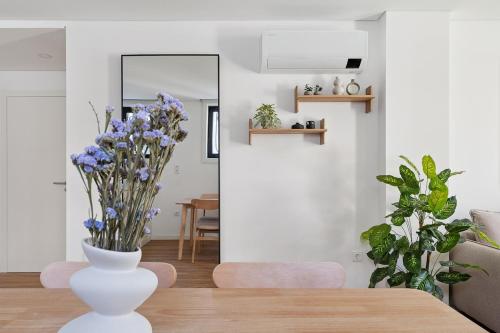 Private Garden Oasis, A Charming Flat in Bonfim