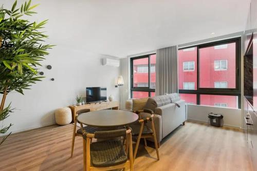 Urban Gaia Flat Modern Retreat with Balcony
