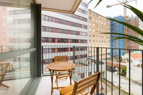 Urban Gaia Flat Modern Retreat with Balcony