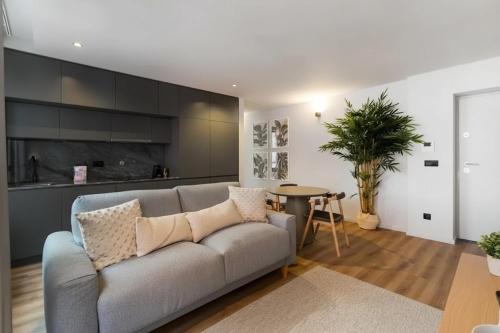 Urban Gaia Flat Modern Retreat with Balcony