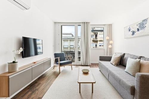 Urban Retreat with Balcony, Bright and Central Porto