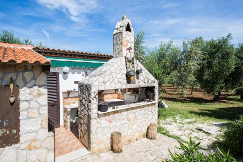 a stone oven in the yard of a house at Tenuta Padre Pio in Vieste