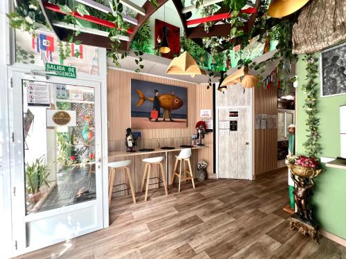 HOSTEL Pepper-Gold -PEDESTRIAN STRETT-3 minutes from marine -very spacious room -BED ROOMS 8 GUEST 55 M2 AND 8 GUEST 65 M2
