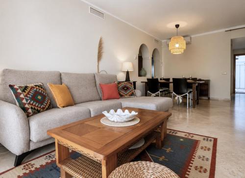 Elegant apartment with spectacular garden and pool in Estepona Costalita
