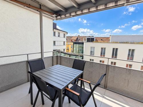Central 2BR with Superbe Transit Access - Tilia 21