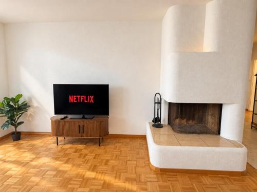 Stylish 2BR with Stunning Zurich Views - Tilia 41