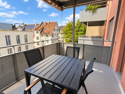 Stylish 2BR with Stunning Zurich Views - Tilia 41