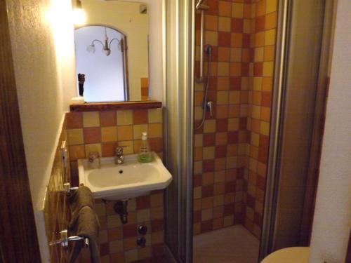 A bathroom at Cala Gonone Cozy House Sea View