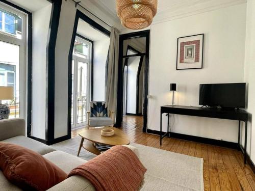 Central Hidden Gem Rustic Modern 2 Bedroom Flat