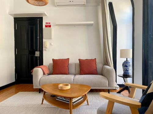 Central Hidden Gem Rustic Modern 2 Bedroom Flat