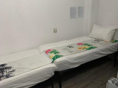 Huawei Shared Home - Wellness- LGBT- 1 min Metro to Linate aeroport - Later Check-in After at 19 - no people do not respect the time - no people do not come back for sleep before midnight 24