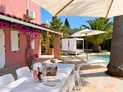 Fantastic pool villa 900m to the beach; with extravagant big garden